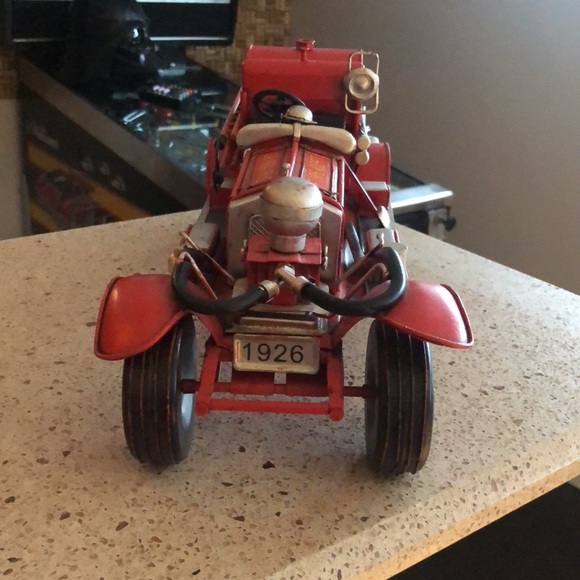 1920s Style Display Tin Fire Engine - Picture 3 of 4